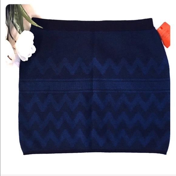 Mossimo Supply Co. Dresses & Skirts - Mossimo Mini Skirt Chevron Sweater Knit Large NWT Mossimo Supply Co. Dresses & Skirts - Mossimo Mini Skirt Chevron Sweater Knit Large NWT